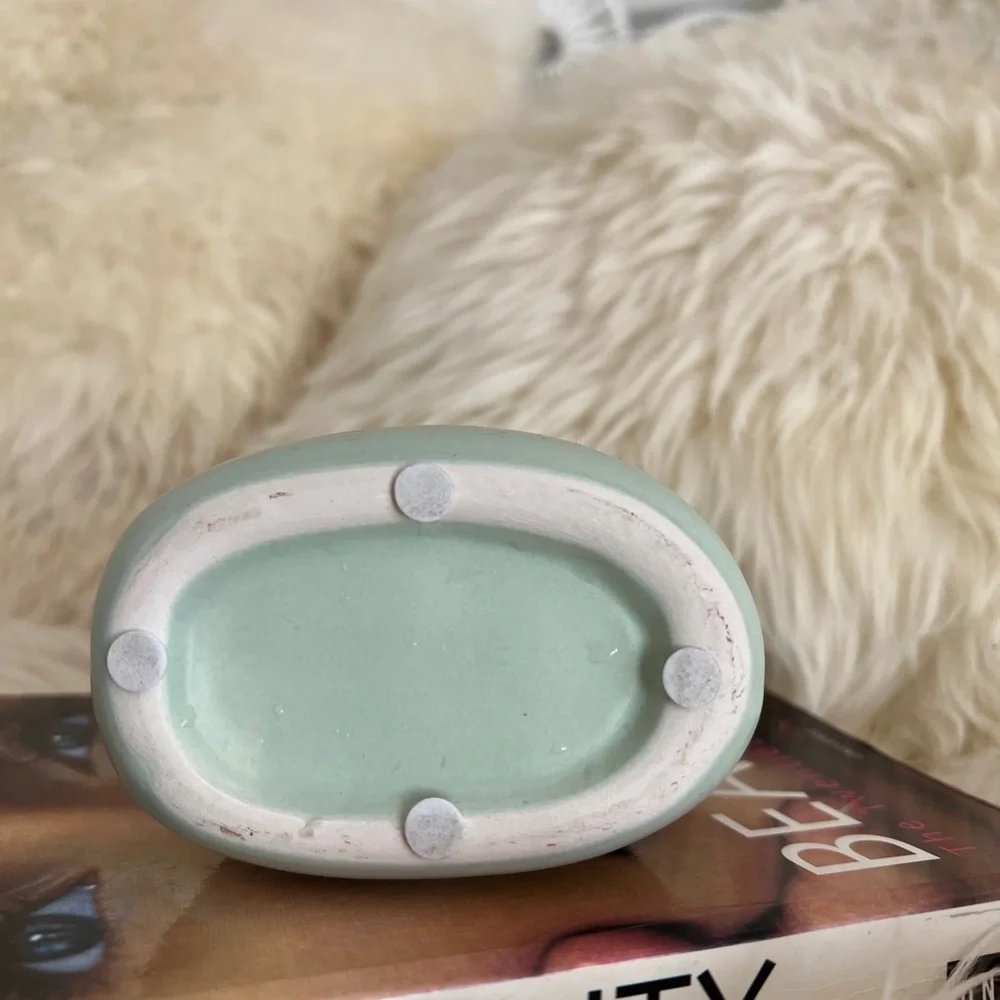 Minimalist Woman’s Face Vase Bohemian line art mint green feminist art - Picture 5 of 8